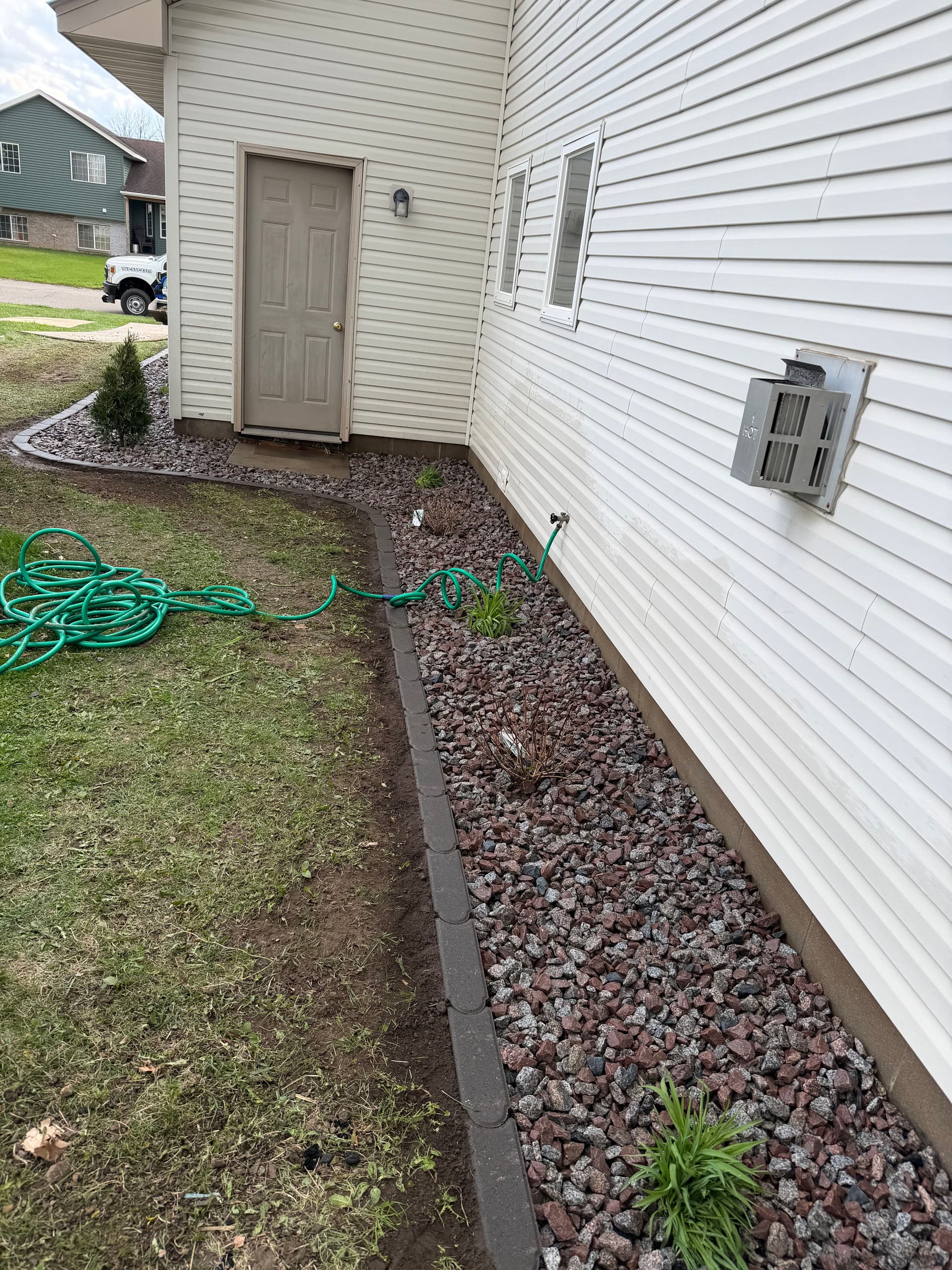 Gallery photos for Overgrown Landscape Beds Cleaned Up and Rebuilt Right: Image #3