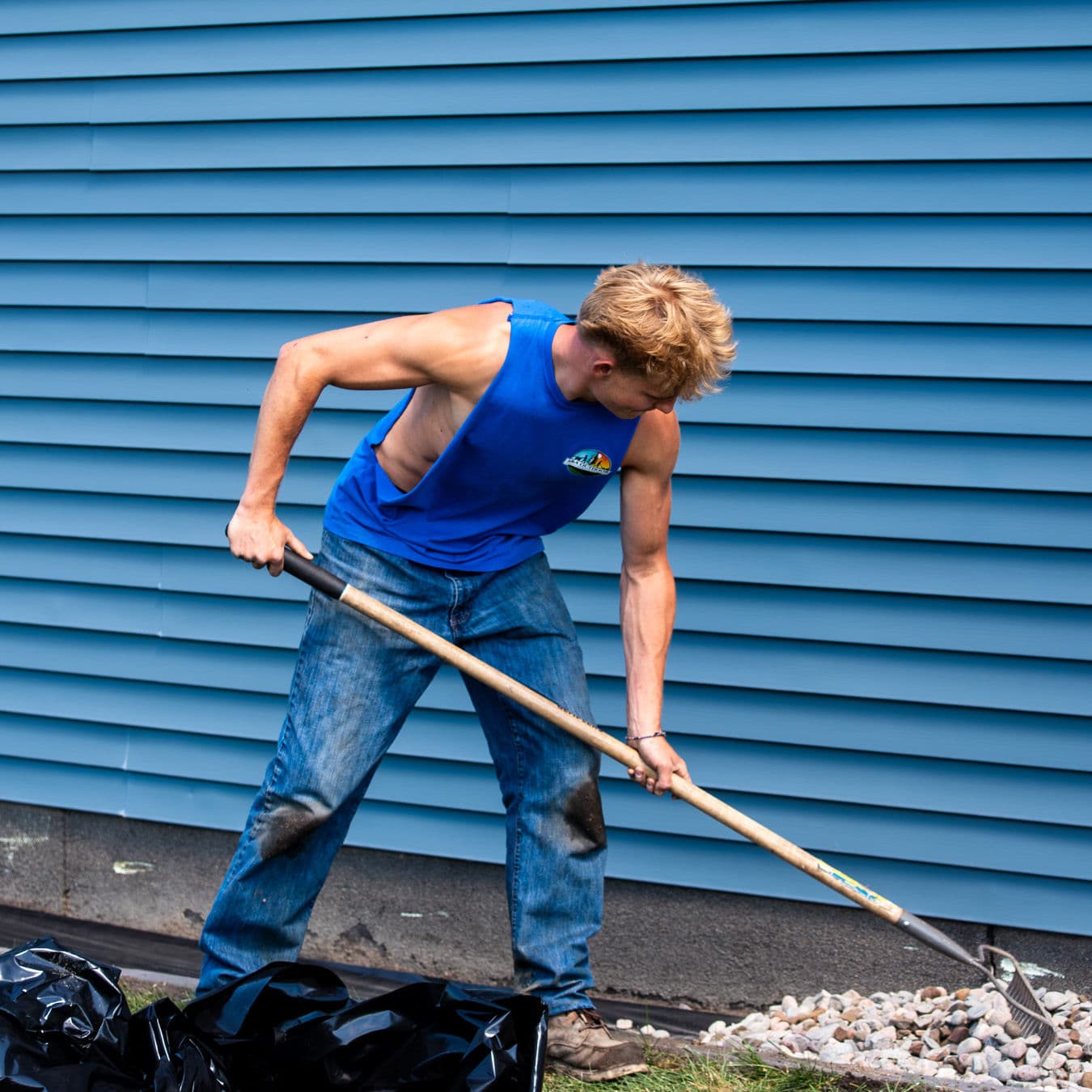 Gallery photos for Rock Bed Landscaping Install With Weed Barrier and Clean Edging: Image #2