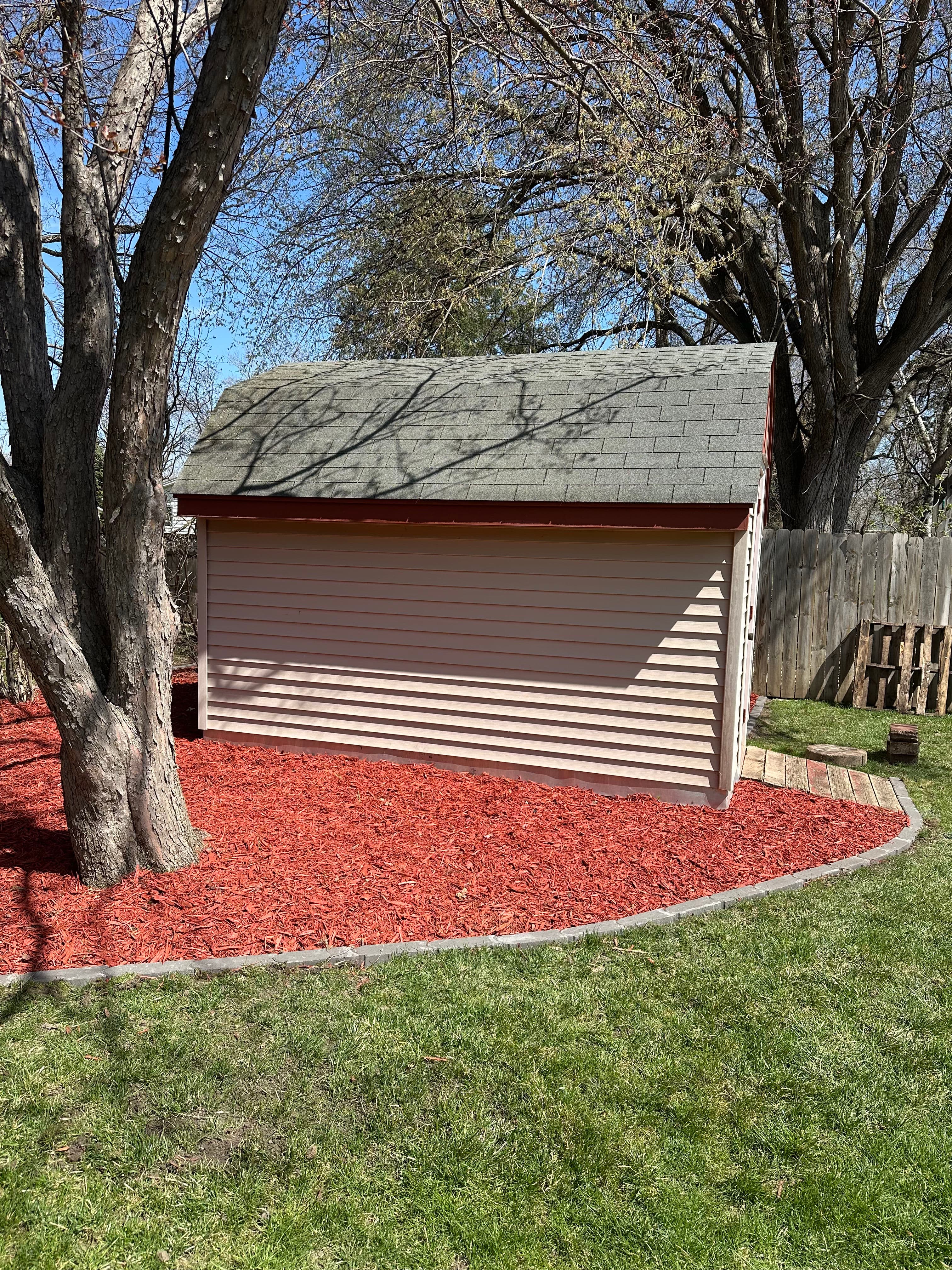 Project Fresh Mulch and Bullet Pavers Make This Backyard Pop image
