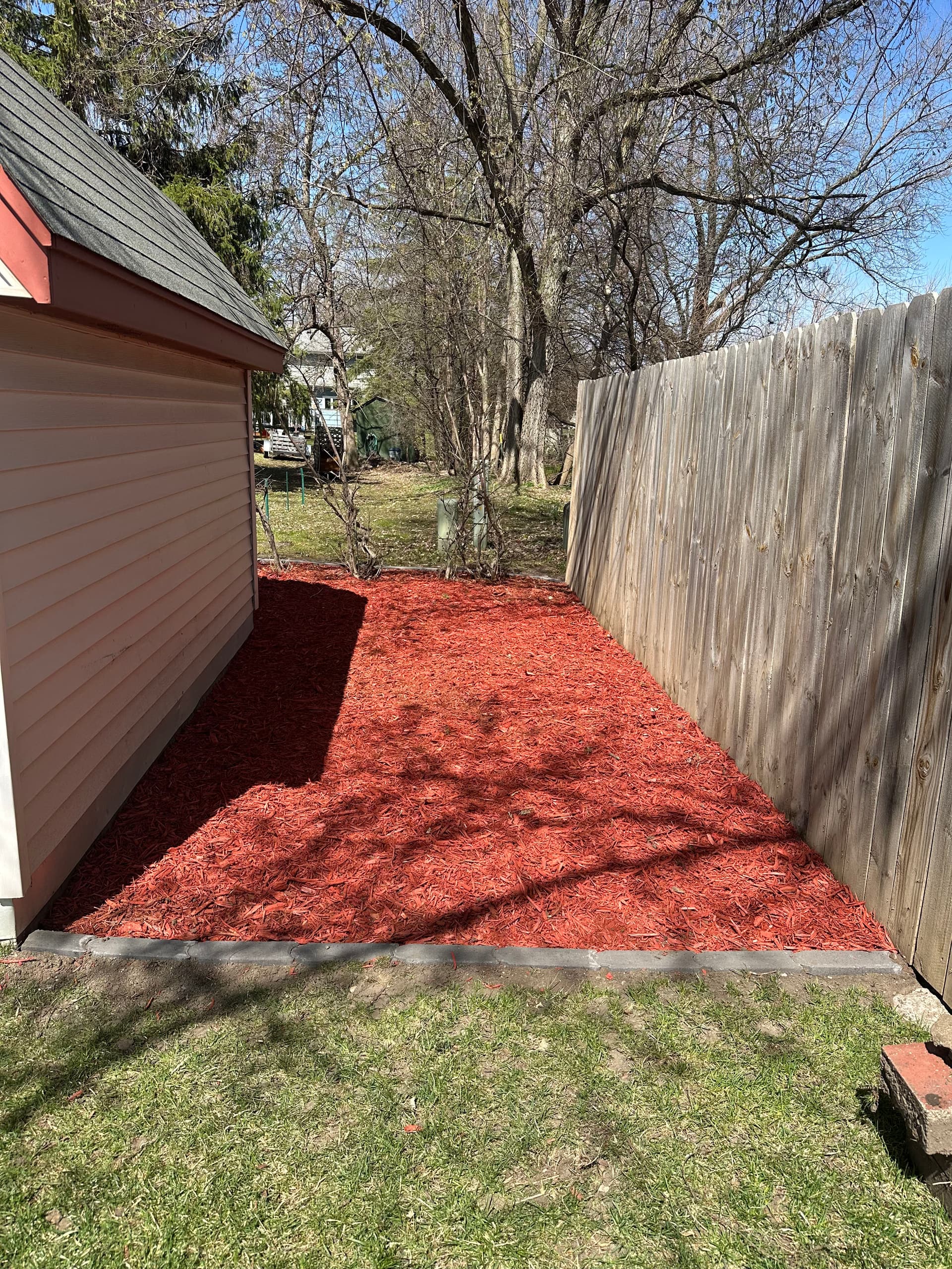 Gallery photos for Fresh Mulch and Bullet Pavers Make This Backyard Pop: Image #1