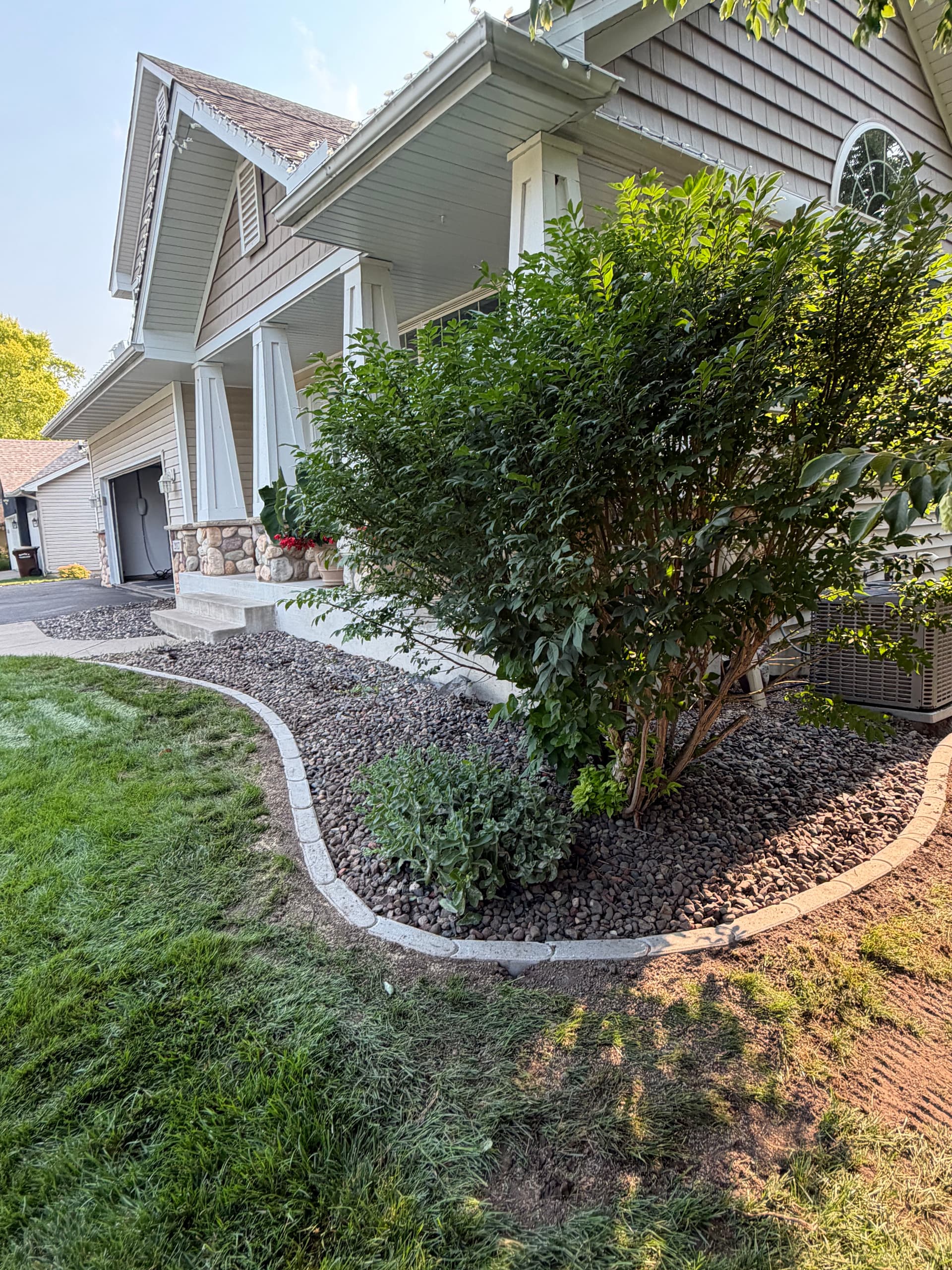 400+ Feet of Bullet Edging Gives This Minnesota Yard Sharp Defined Beds image