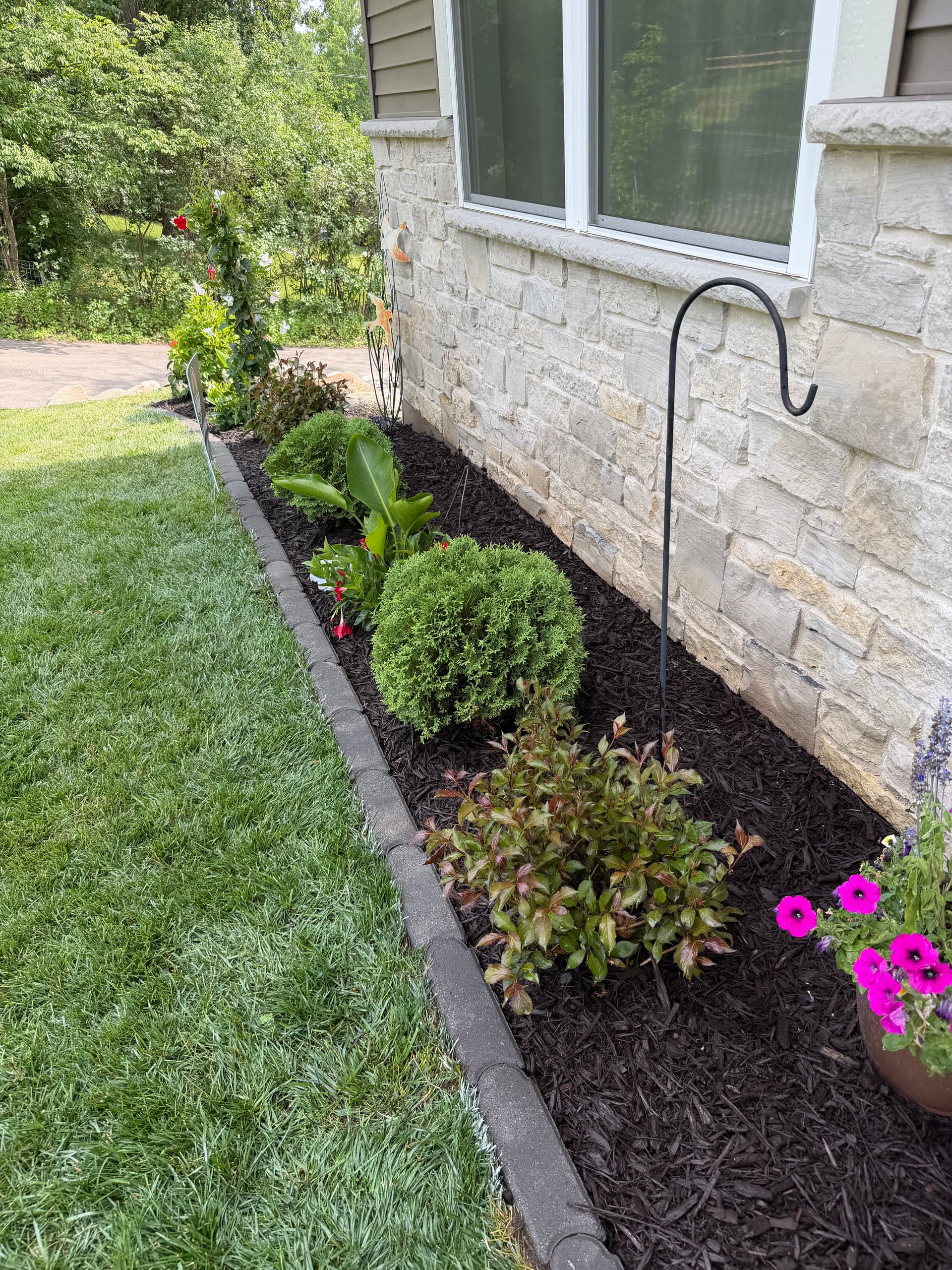 Gallery photos for A Father's Day Mulch and Edging Job Worth Celebrating: Image #1