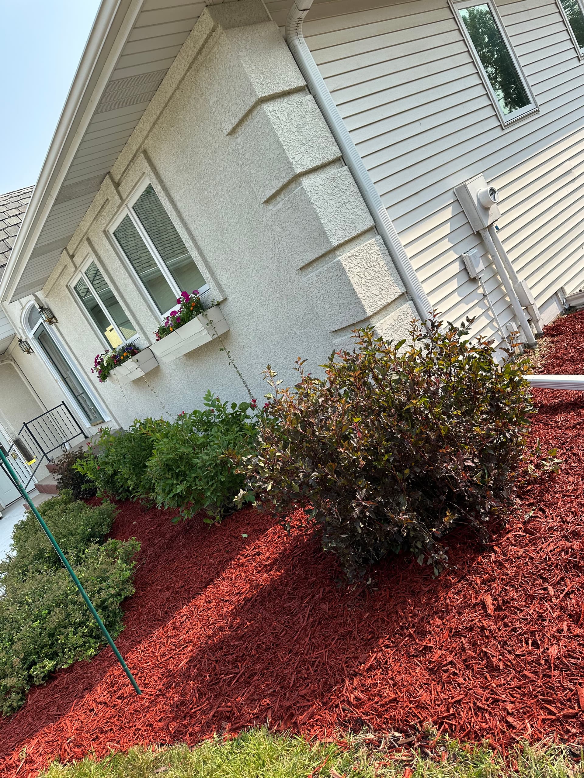 Gallery photos for Beautifying Your Yard with Fresh Mulch: Image #1