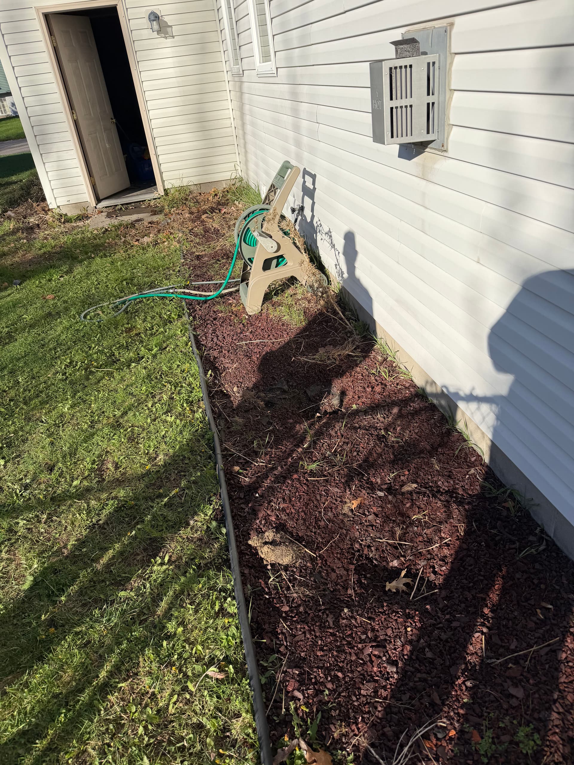 Gallery photos for Overgrown Landscape Beds Cleaned Up and Rebuilt Right: Image #2