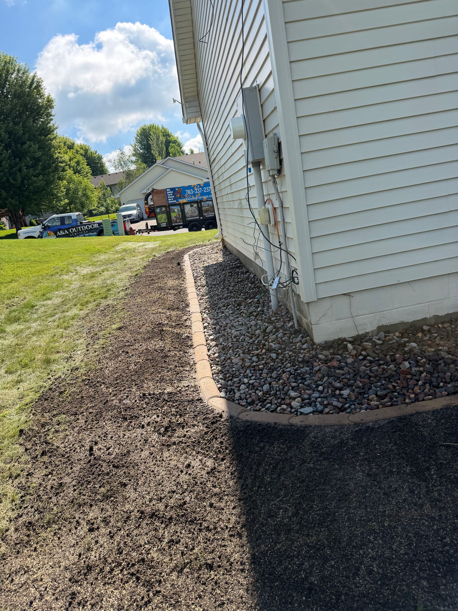Gallery photos for Overgrown Beds Cleaned Out and Rebuilt for Low-Maintenance Living: Image #4