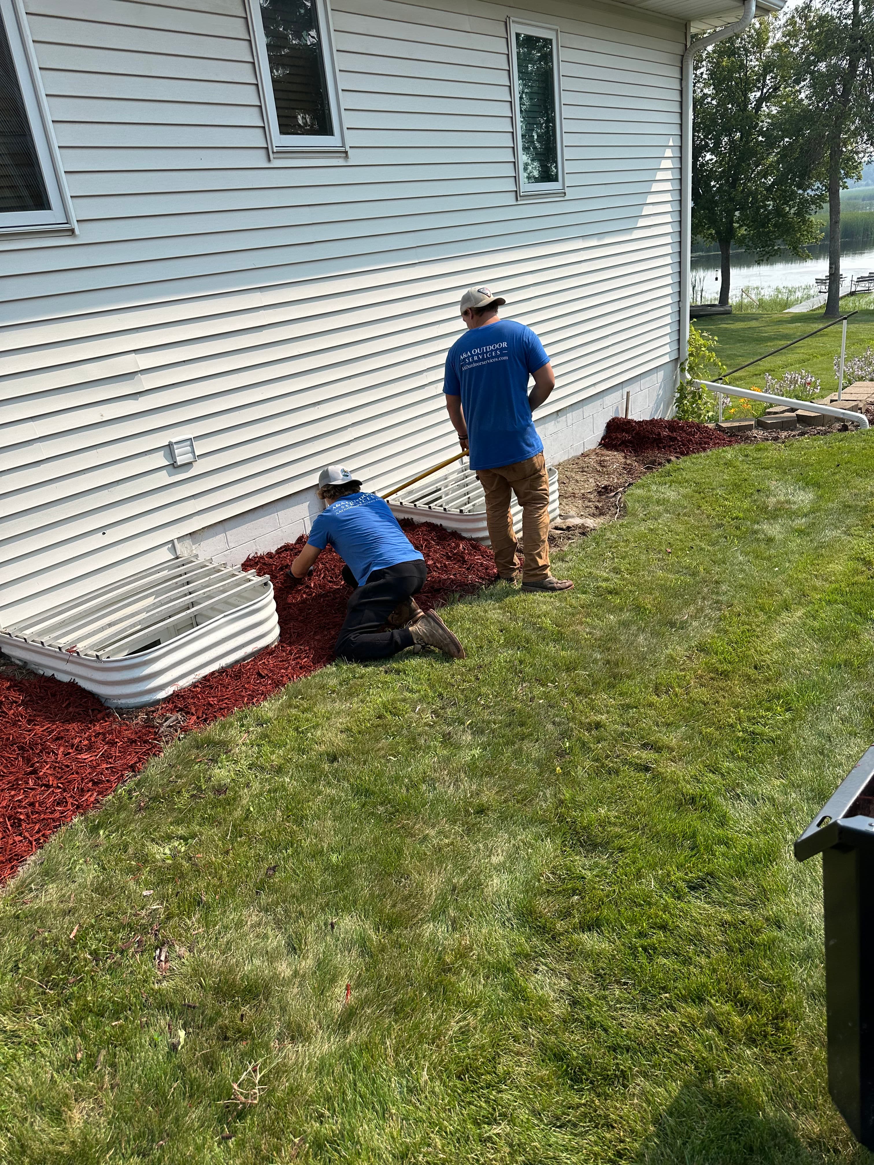 Project Beautifying Your Yard with Fresh Mulch image